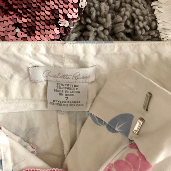 Classic Cuffed Floral Shorts - Picture 3 of 3